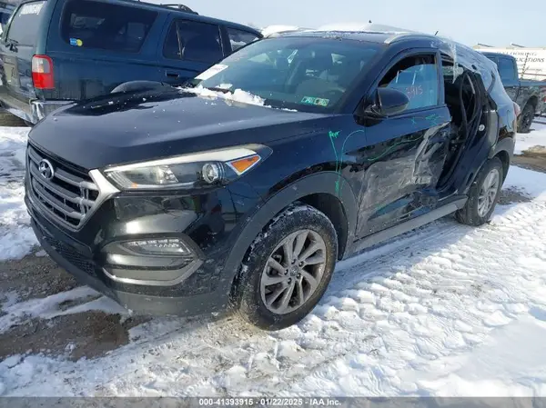 KM8J3CA40HU545498 2017 HYUNDAI TUCSON - Image 2