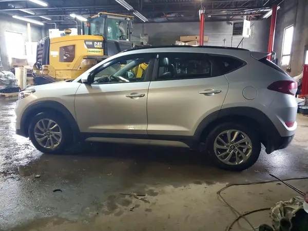 KM8J3CA40HU558719 2017 HYUNDAI TUCSON - Image 2