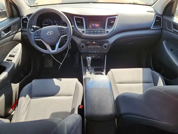 KM8J3CA40HU563032 2017 HYUNDAI TUCSON - Image 8