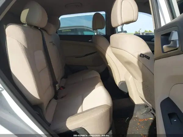 KM8J3CA40HU573981 2017 HYUNDAI TUCSON - Image 8