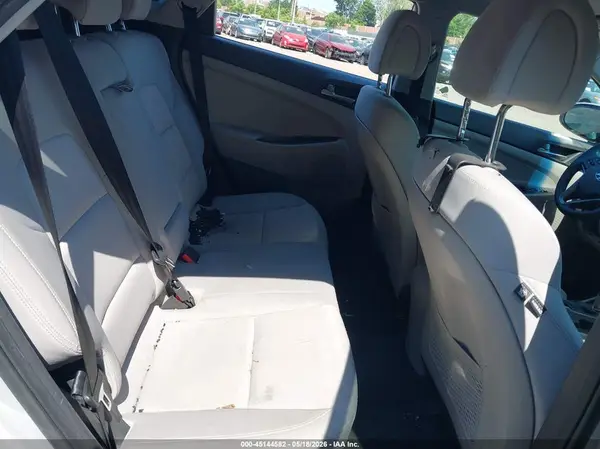 KM8J3CA40HU583281 2017 HYUNDAI TUCSON - Image 8