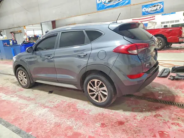 KM8J3CA40HU585807 2017 HYUNDAI TUCSON - Image 2