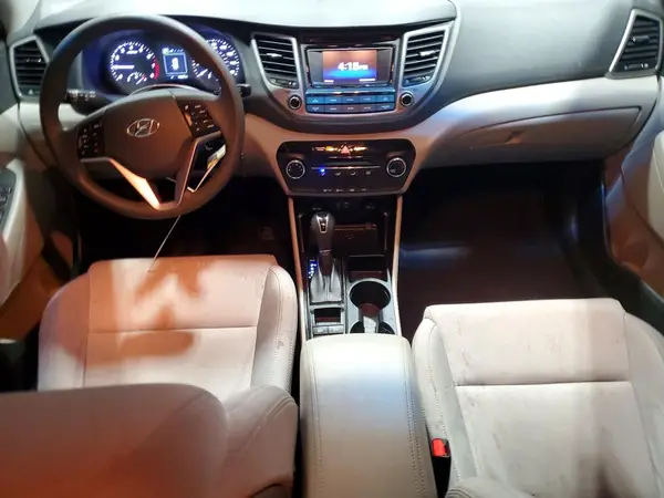 KM8J3CA40HU585807 2017 HYUNDAI TUCSON - Image 8
