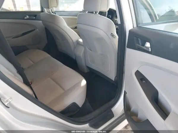 KM8J3CA40HU592370 2017 HYUNDAI TUCSON - Image 8