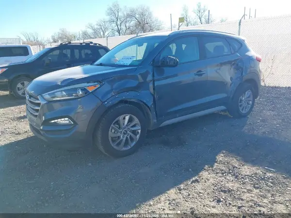 KM8J3CA40JU599146 2018 HYUNDAI TUCSON - Image 2