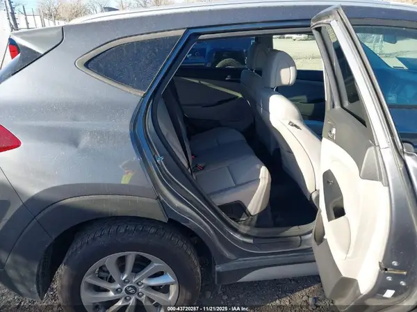 KM8J3CA40JU599146 2018 HYUNDAI TUCSON - Image 8