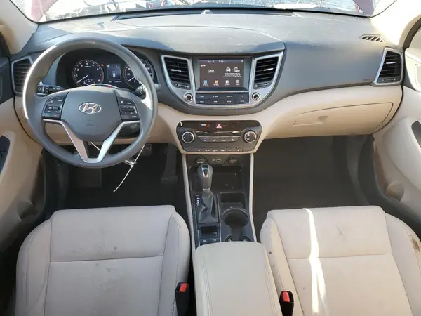 KM8J3CA40JU599762 2018 HYUNDAI TUCSON - Image 8