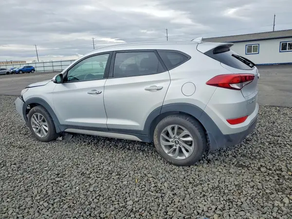 KM8J3CA40JU616897 2018 HYUNDAI TUCSON - Image 2