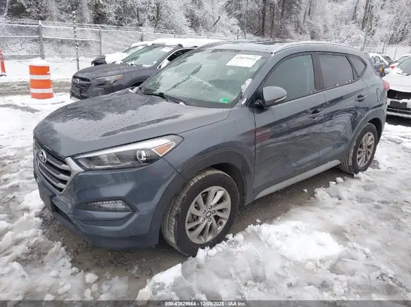 KM8J3CA40JU621436 2018 HYUNDAI TUCSON - Image 2