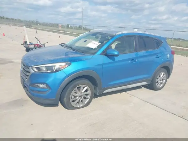 KM8J3CA40JU625504 2018 HYUNDAI TUCSON - Image 2
