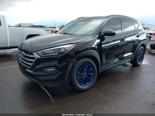KM8J3CA40JU627771 2018 HYUNDAI TUCSON - Image 2