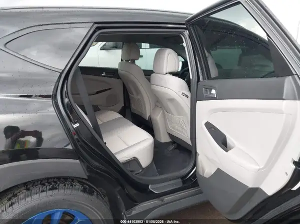 KM8J3CA40JU627771 2018 HYUNDAI TUCSON - Image 8
