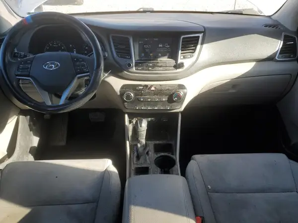 KM8J3CA40JU627785 2018 HYUNDAI TUCSON - Image 8