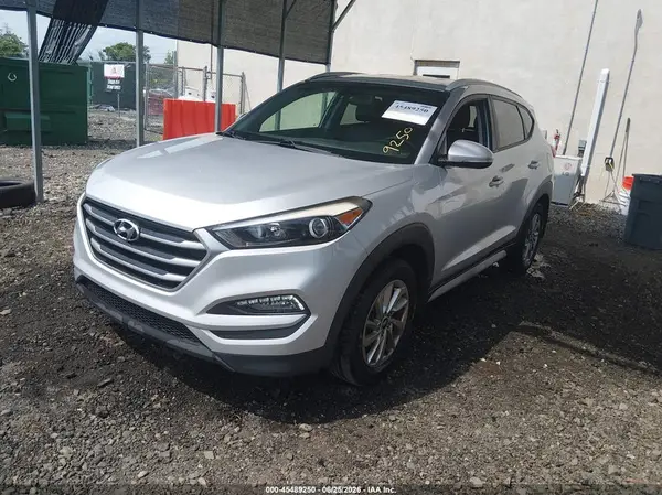 KM8J3CA40JU633053 2018 HYUNDAI TUCSON - Image 2