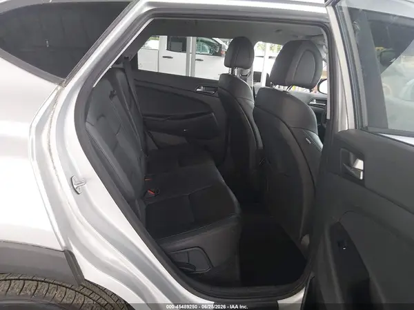 KM8J3CA40JU633053 2018 HYUNDAI TUCSON - Image 8