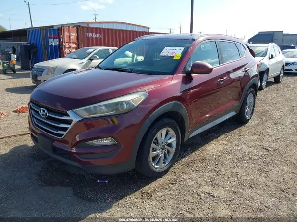 KM8J3CA40JU637703 2018 HYUNDAI TUCSON - Image 2