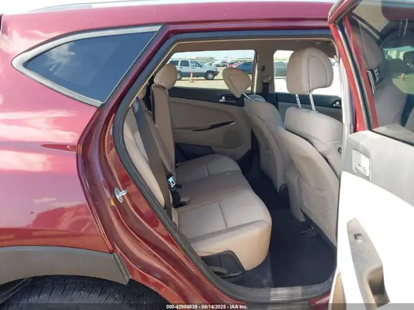 KM8J3CA40JU637703 2018 HYUNDAI TUCSON - Image 8