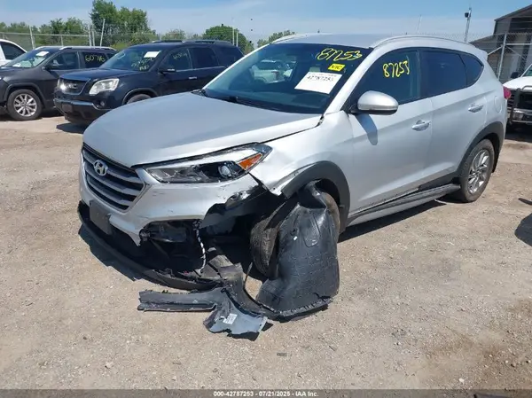 KM8J3CA40JU638186 2018 HYUNDAI TUCSON - Image 2