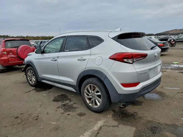 KM8J3CA40JU639743 2018 HYUNDAI TUCSON - Image 2