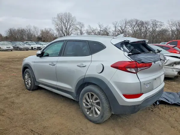 KM8J3CA40JU644277 2018 HYUNDAI TUCSON - Image 2