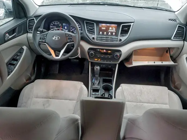 KM8J3CA40JU646482 2018 HYUNDAI TUCSON - Image 8
