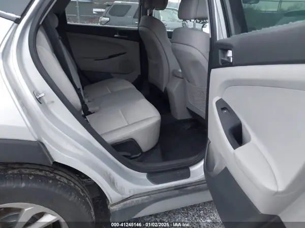 KM8J3CA40JU651715 2018 HYUNDAI TUCSON - Image 8