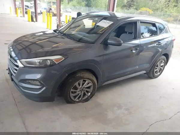 KM8J3CA40JU659247 2018 HYUNDAI TUCSON - Image 2