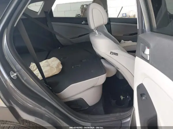 KM8J3CA40JU659247 2018 HYUNDAI TUCSON - Image 8