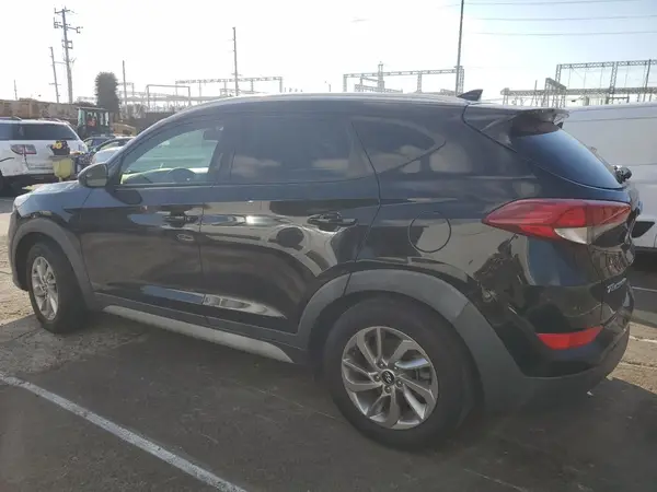 KM8J3CA40JU666845 2018 HYUNDAI TUCSON - Image 2