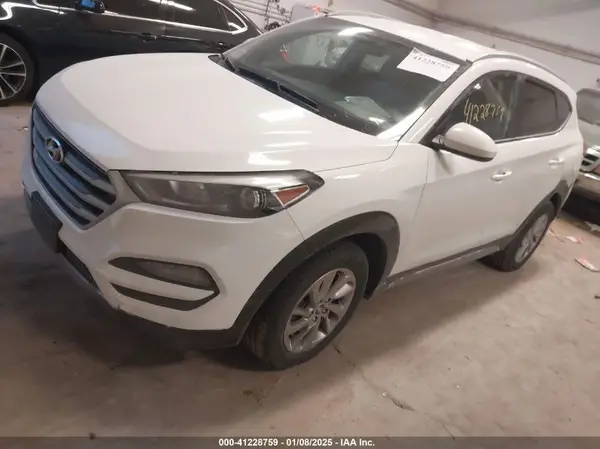 KM8J3CA40JU671219 2018 HYUNDAI TUCSON - Image 2
