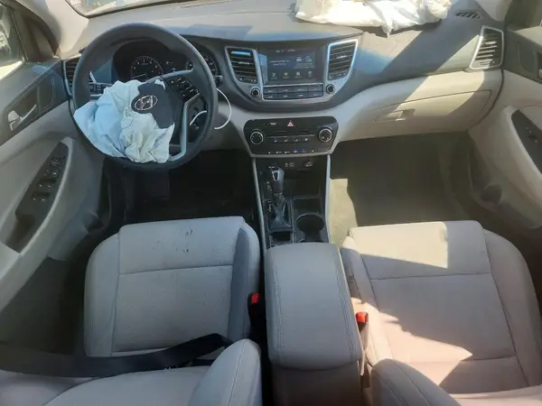 KM8J3CA40JU674637 2018 HYUNDAI TUCSON - Image 8