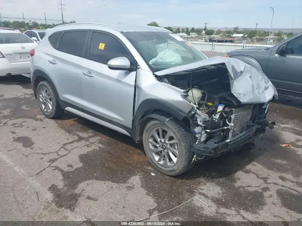 KM8J3CA40JU675058 2018 HYUNDAI TUCSON - Image 1