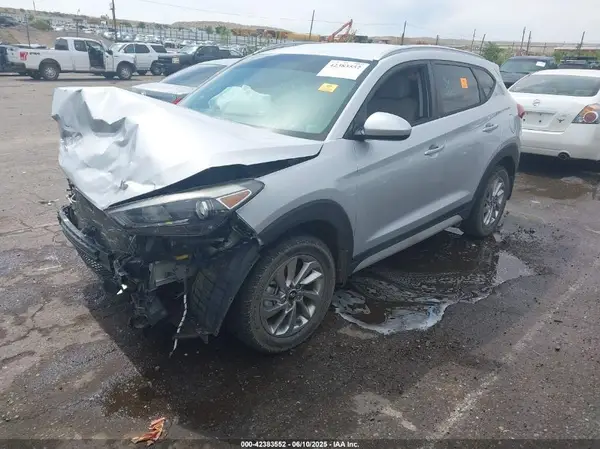 KM8J3CA40JU675058 2018 HYUNDAI TUCSON - Image 2
