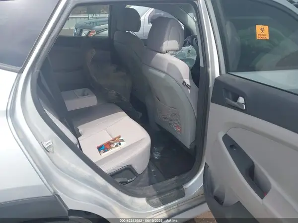 KM8J3CA40JU675058 2018 HYUNDAI TUCSON - Image 8