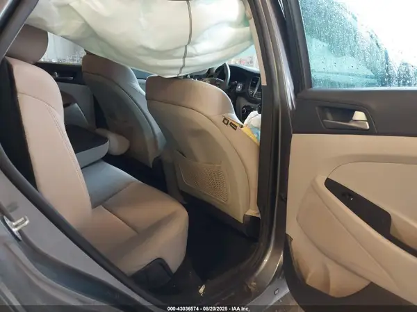 KM8J3CA40JU675576 2018 HYUNDAI TUCSON - Image 8
