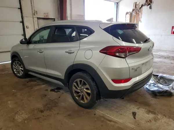 KM8J3CA40JU677053 2018 HYUNDAI TUCSON - Image 2