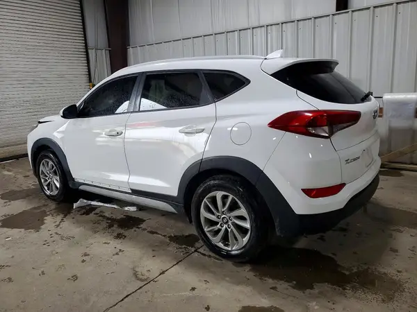 KM8J3CA40JU684553 2018 HYUNDAI TUCSON - Image 2