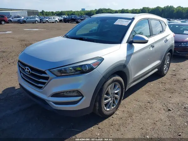 KM8J3CA40JU698517 2018 HYUNDAI TUCSON - Image 2