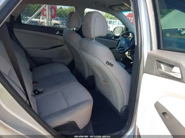 KM8J3CA40JU698517 2018 HYUNDAI TUCSON - Image 8