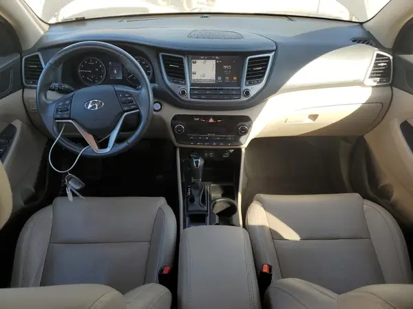 KM8J3CA40JU702596 2018 HYUNDAI TUCSON - Image 8