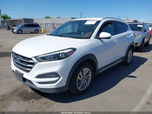 KM8J3CA40JU702713 2018 HYUNDAI TUCSON - Image 2