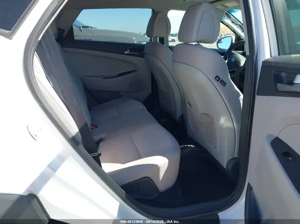 KM8J3CA40JU702713 2018 HYUNDAI TUCSON - Image 8