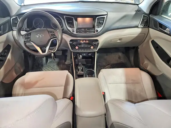 KM8J3CA40JU719284 2018 HYUNDAI TUCSON - Image 8