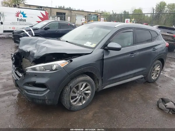 KM8J3CA40JU720385 2018 HYUNDAI TUCSON - Image 2