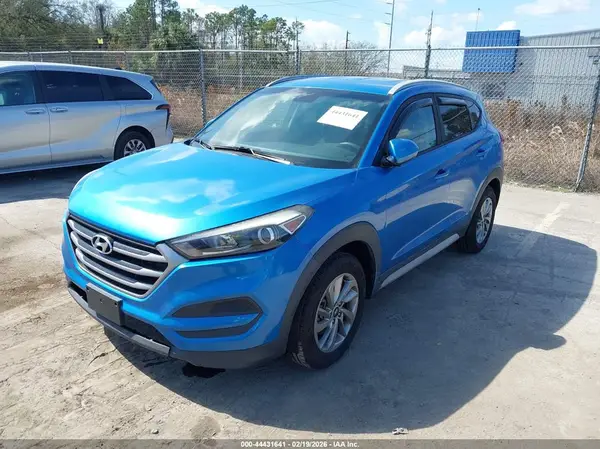 KM8J3CA40JU720810 2018 HYUNDAI TUCSON - Image 2