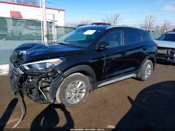 KM8J3CA40JU722590 2018 HYUNDAI TUCSON - Image 2