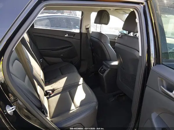 KM8J3CA40JU722590 2018 HYUNDAI TUCSON - Image 8