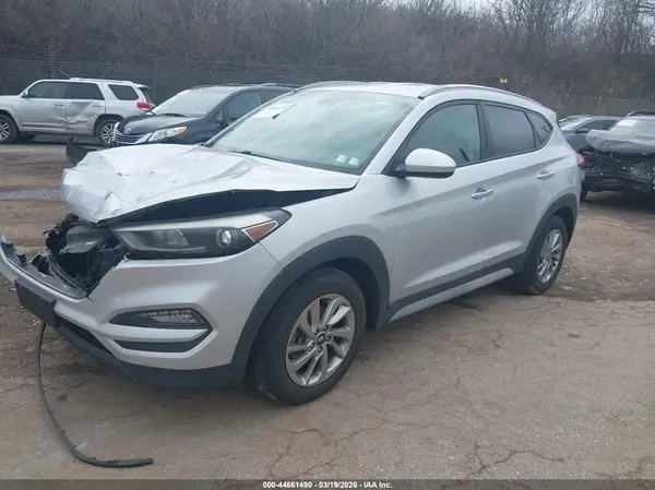 KM8J3CA40JU726204 2018 HYUNDAI TUCSON - Image 2