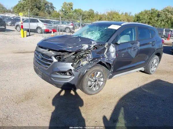 KM8J3CA40JU729507 2018 HYUNDAI TUCSON - Image 2