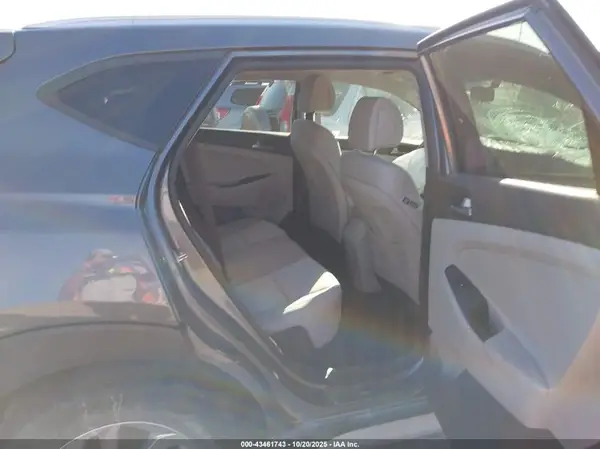 KM8J3CA40JU729507 2018 HYUNDAI TUCSON - Image 8